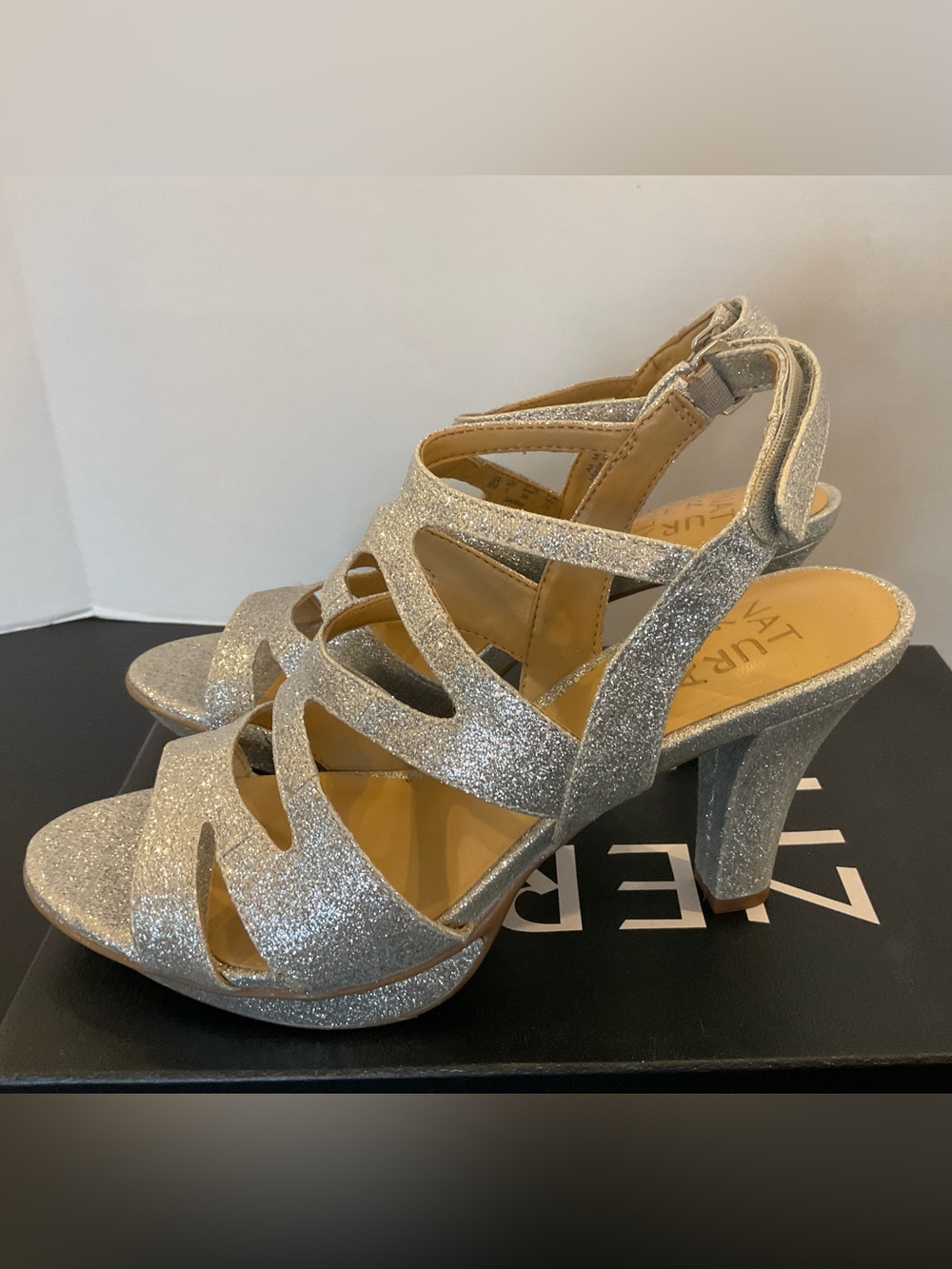 Naturalizer Dianna Silver Glitter Strappy Evening Sandals Size 8 NEW